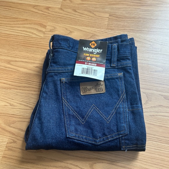 Wrangler FR 31 Relaxed Fit Flame Resistant Jeans Men 32x34 FR31MWZ New Denim - Picture 1 of 12